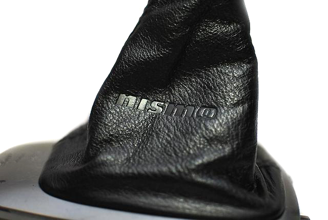 картинка Чехол на КПП Nismo для Nissan Silvia S15. Кожа, черная строчка магазин  StreetTuning 