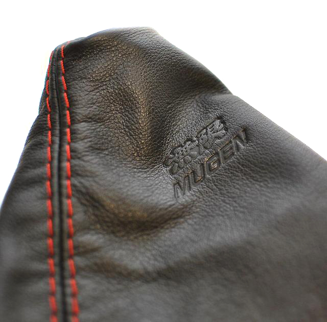 картинка Чехол на КПП Mugen для Honda Civic FD1/FD2. Кожа, красная строчка. магазин  StreetTuning 