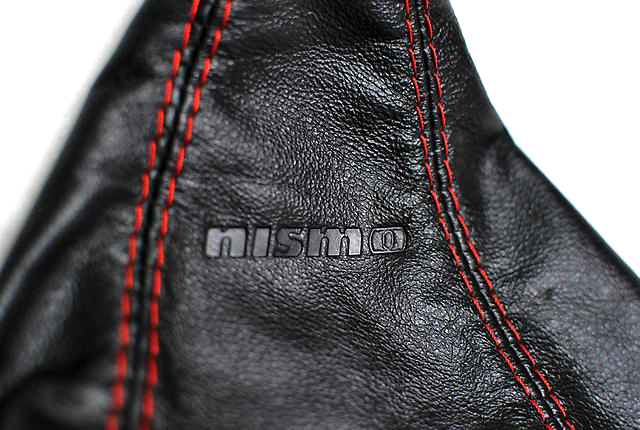 картинка Чехол на КПП Nismo S-tune, универсальный.  Кожа, черная строчка магазин  StreetTuning 