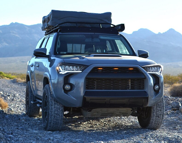 картинка Передние светодиодные фары для Toyota 4 Runner c 2014 по 2021г магазин  StreetTuning 