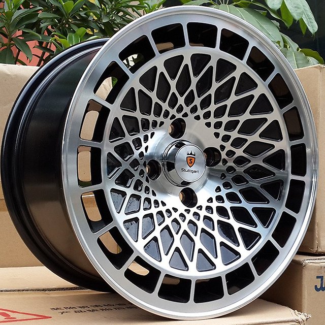 картинка Новые диски Stuttgart ST7 R18 5X112 ET42 J8,5, серебристые магазин  StreetTuning 