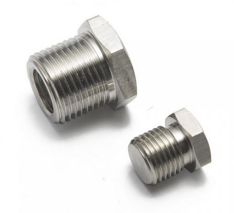 картинка Переходник для кислородного датчика , с 18х1.5 на 12х1.25 с заглушкой магазин  StreetTuning 