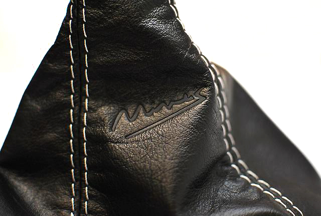 картинка Чехол на КПП Mines, универсальный. Кожа, синяя строчка магазин  StreetTuning 