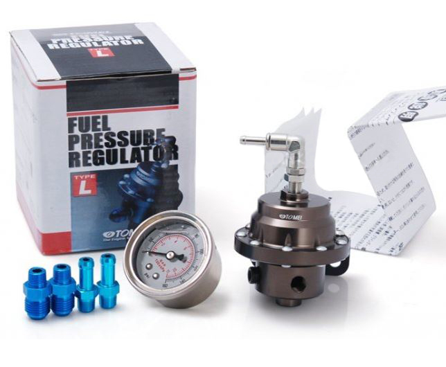 картинка Топливный регулятор Tomei Type-L Style с белым манометром, черный магазин  StreetTuning 
