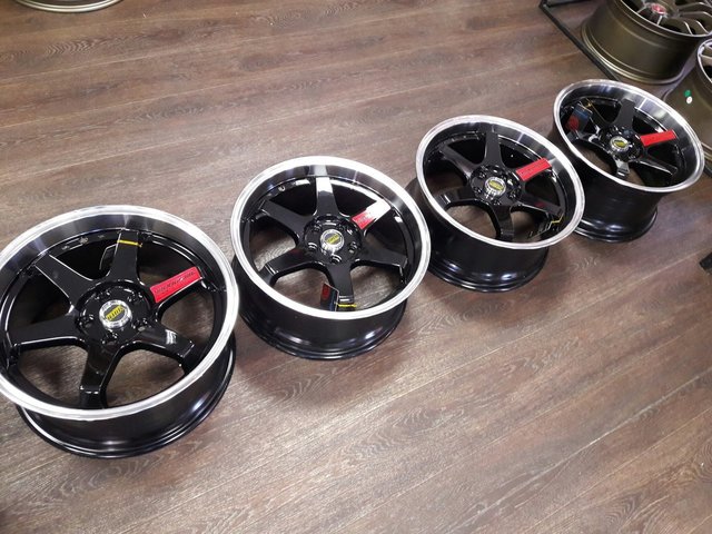 картинка Новые диски Rays TE37 R17 5X120 ET35 J7,5 черные глянцевые + хром полка магазин  StreetTuning 