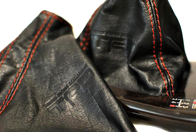 картинка Комплект чехол на КПП + ручник для  Toyota MARKII 90 TRD , Кожа, черная  строчка магазин  StreetTuning 