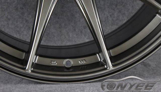 картинка Новые диски XXR 527 R17 5x100/114,3 ET30 J8,25, темно-серебряные глянцевые магазин  StreetTuning 