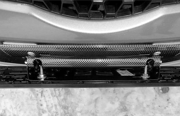 картинка Номерная рамка под углом (2D карбон) магазин  StreetTuning 