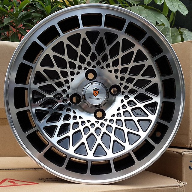 картинка Новые диски Stuttgart ST7 R18 5X112 ET42 J8,5, серебристые магазин  StreetTuning 