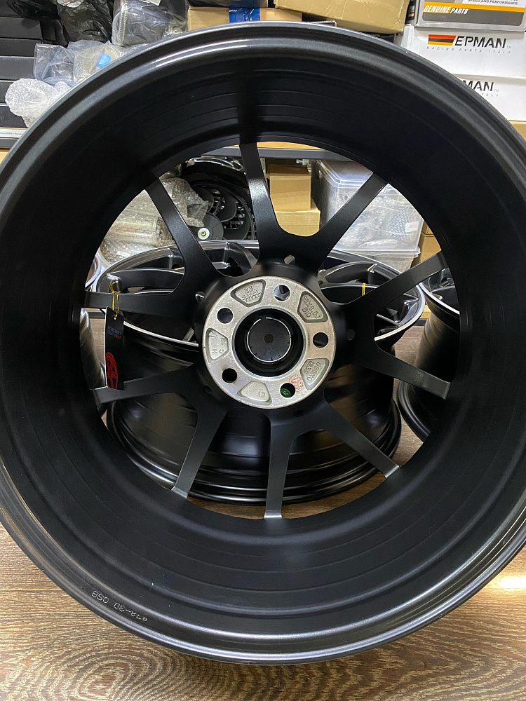 картинка Новые диски RAYS G025 R18 J8 ET38 5X108, черные матовые от магазина  StreetTuning