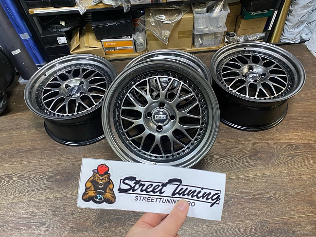 картинка Новые диски BBS LM R17 J8.5 ET30 4x100 Hyper Black магазин  StreetTuning 