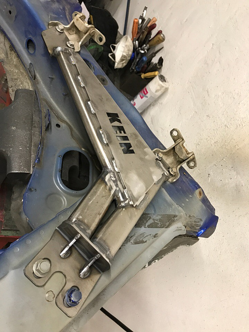 картинка Комплект усилителей (распорки) под переднее крыло для Subaru ?Impreza 01-07 магазин  StreetTuning 