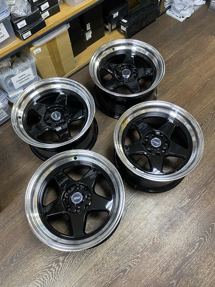 картинка Новые диски ESR R15 J8,25 ET20 4x100/4x114.3, черные от магазина  StreetTuning