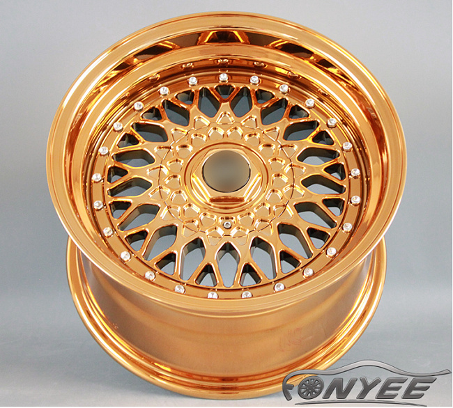 картинка Новые диски BBS RS R17 4X100/4X114,3 ET20 J8,5 золото хром + серебристые болтики магазин  StreetTuning 