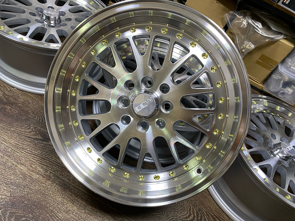 картинка Новые диски ESM 007 R16 J7 ET30 4X100x114.3 от магазина  StreetTuning