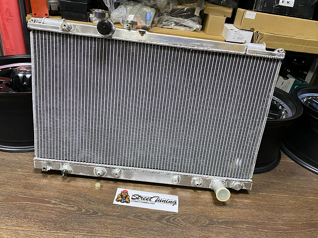 картинка Радиатор алюминиевый Toyota Mark JZX100 50мм AT магазин  StreetTuning 