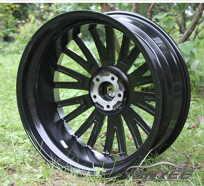 картинка Новые диски Sovrano S12 R22 5X114,3 ET40 J9 черный + серебро магазин  StreetTuning 