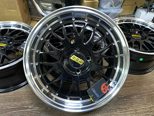 картинка Новые диски BBS LM R15 J6.5 ET38 4x100 черные с полировкой магазин  StreetTuning 