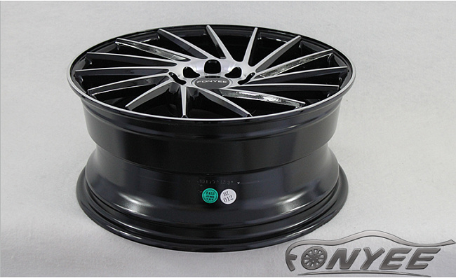 картинка Новые диски Vossen VPS304 Replica R17 4X114,3/4X100 ET35 J7,5 черный глянец + серебро магазин  StreetTuning 