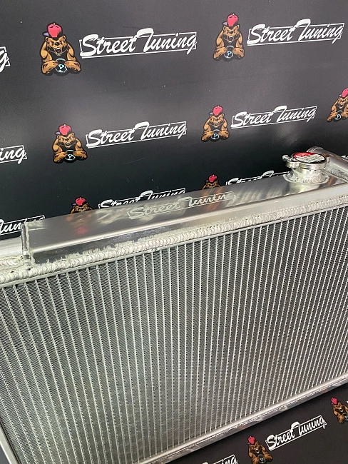 картинка Радиатор алюминиевый Toyota Mark JZX100 JZX110 1JZ-GTE 50мм AT STREETTUNING магазин  StreetTuning 