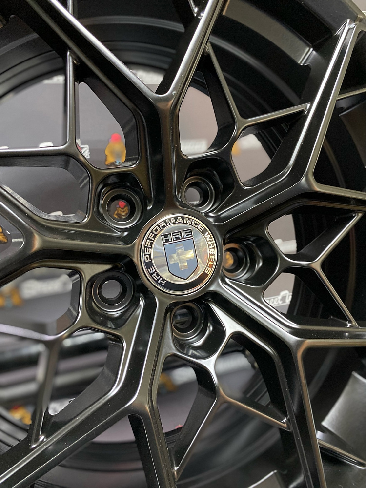 картинка Новые диски HRE FF10 R17 J7.5 ET35 5x108 Black Mat от магазина  StreetTuning