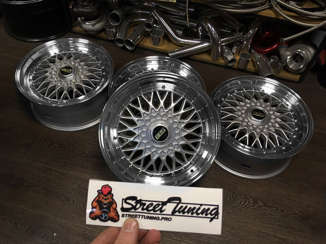 картинка Новые диски BBS RS R17 J7,5 ET30 5x120/5x114.3 серебро магазин  StreetTuning 