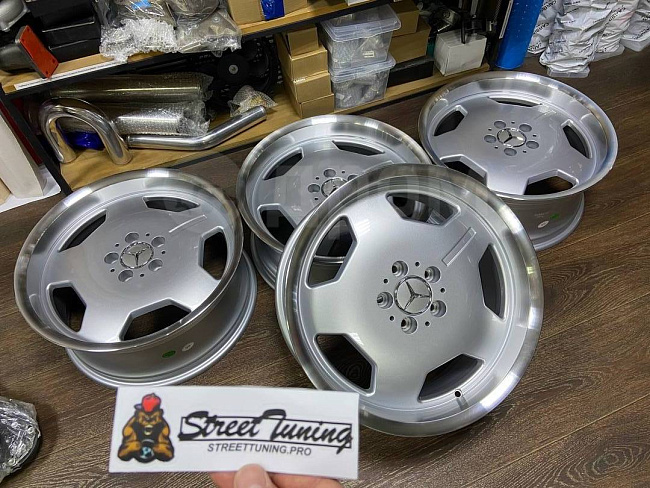 картинка Новые диски AMG monoblock R18 J8 ET35 5X112, серебро магазин  StreetTuning 