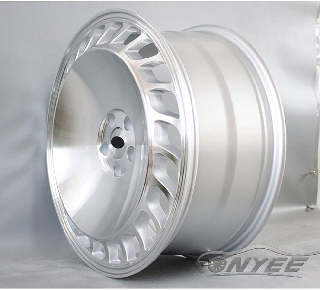 картинка Новые диски Saxo R18 5X100 ET35 J8 серебро магазин  StreetTuning 