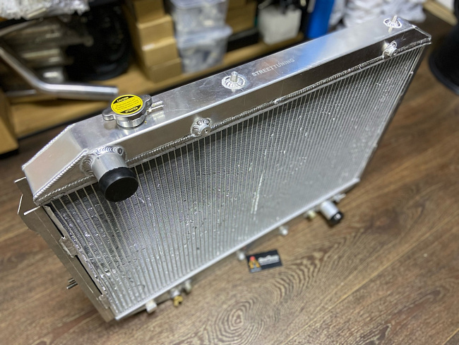 картинка Радиатор алюминиевый Toyota Land Cruiser 80 1HDFT, 1HDT, 1HZ 50мм AT магазин  StreetTuning 