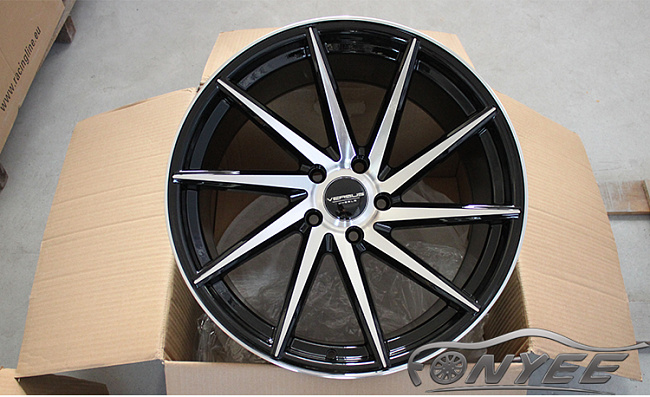 картинка Новые диски Vossen CVT-L Replica R19 5X114,3 ET35 J10 черный глянец + серебро магазин  StreetTuning 