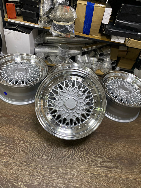 картинка Новые диски BBS RS R15 J7 ET25 4x100/114.3 серебро магазин  StreetTuning 