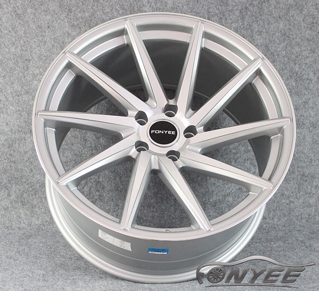 картинка Новые диски Vossen CVT-L Replica R18 5X105 ET33 J8,5 серебристые магазин  StreetTuning 