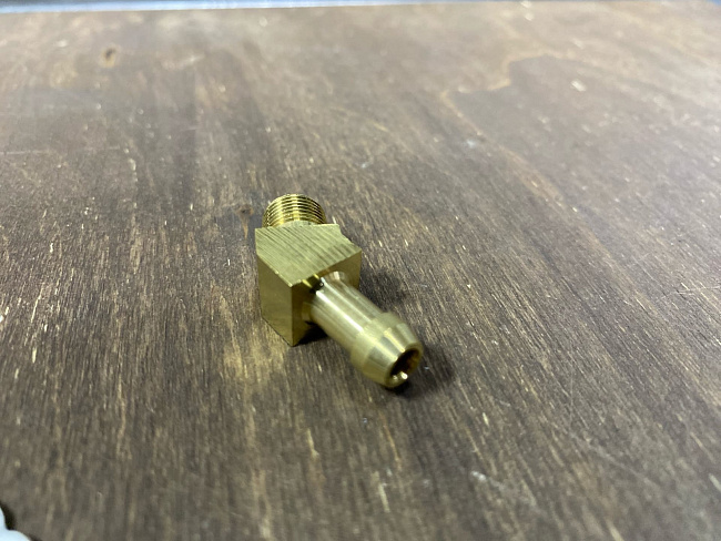 картинка Фитинг-штуцер 45 гр под шланг 6 мм - резьба 1/8 27 npt латунь магазин  StreetTuning 