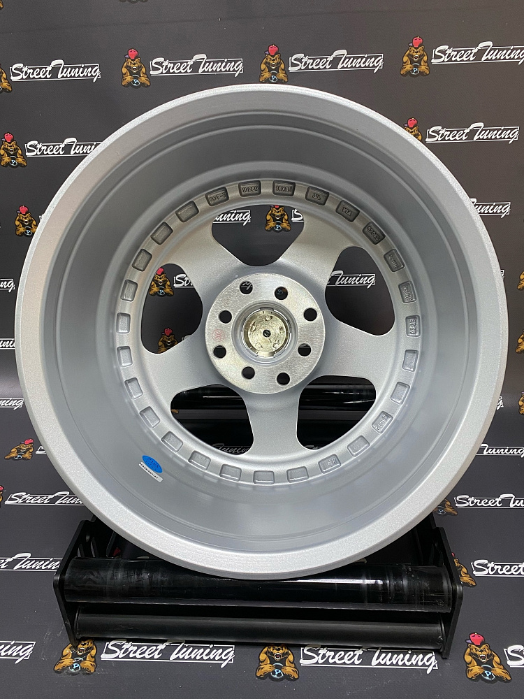 картинка Новые диски Rotiform R16 J8 ET25 4x100/114,3 серебро от магазина  StreetTuning