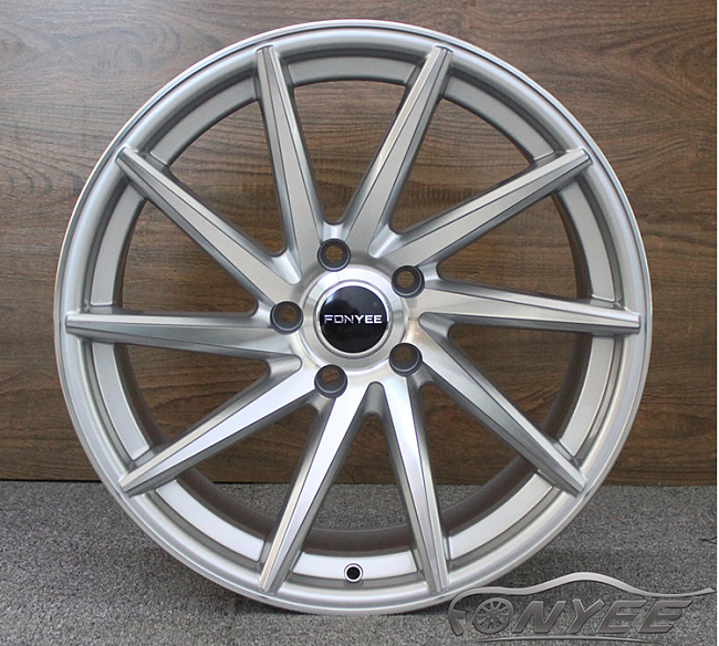 картинка Новые диски Vossen CVT-R Replica R18 5X114,3 ET35 J9,5 серебро магазин  StreetTuning 