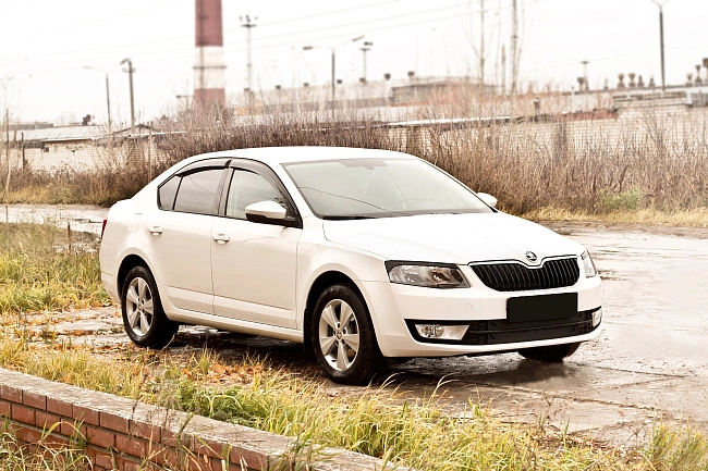 картинка Skoda Octavia A7 2014-2017 (III дорестайлинг) Накладки на передние фары(реснички) компл.-2 шт. магазин  StreetTuning 