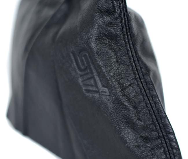 картинка Чехол на ручник Subaru STI, универсальный. Кожа, черная строчка магазин  StreetTuning 