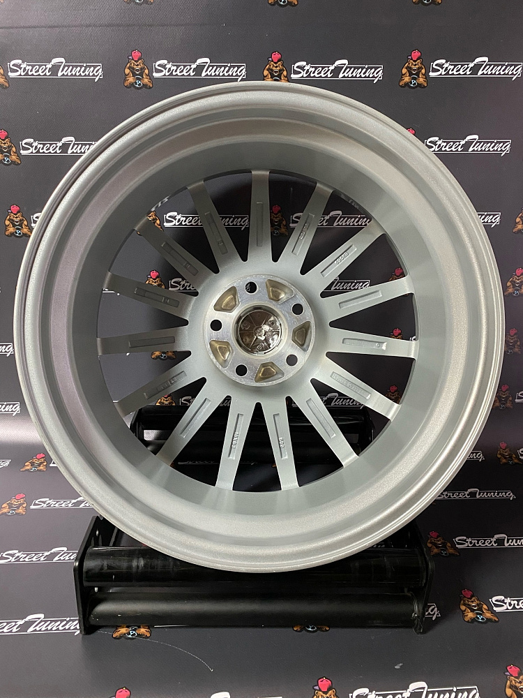 картинка Новые диски Vossen VFS-2 R18 J8 ET35 5x114.3 Silver от магазина  StreetTuning