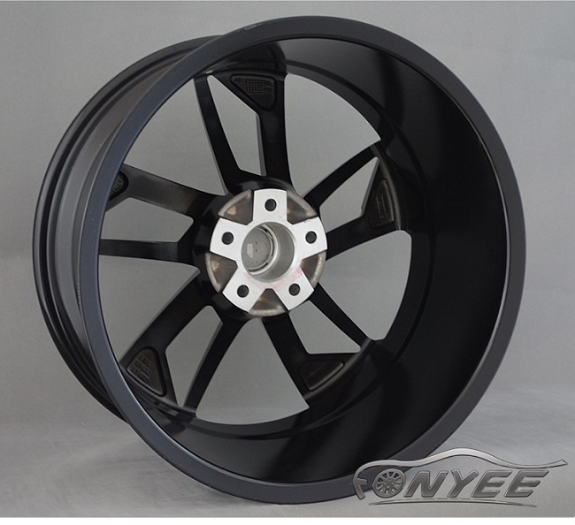 картинка Новые диски Audi style 139 R19 5x112 ET25 J8,5 черный + серебро магазин  StreetTuning 