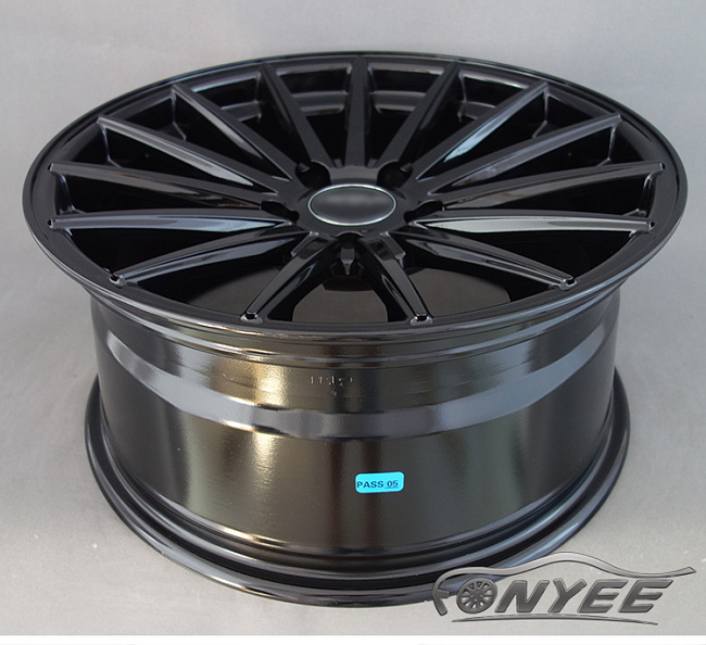 картинка Новые диски Vossen VFS2 Replica R17 5X114,3 ET35 J8 черный глянец магазин  StreetTuning 