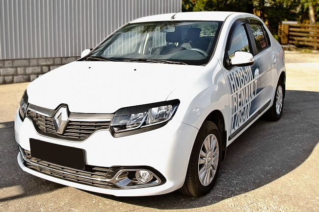 картинка Renault Sandero Stepway II 2014-н.в. Накладки на передние фары (реснички) компл.-2 шт. магазин  StreetTuning 