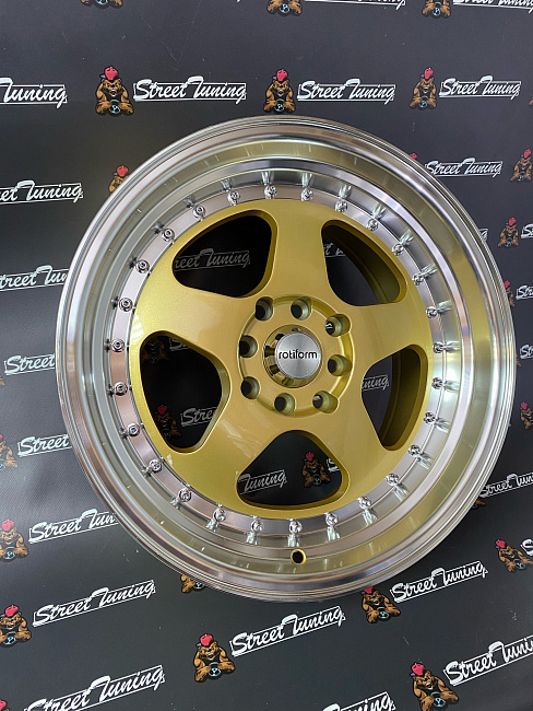картинка Новые диски Rotiform R16 J8 ET25 4x100/114,3 золото магазин  StreetTuning 