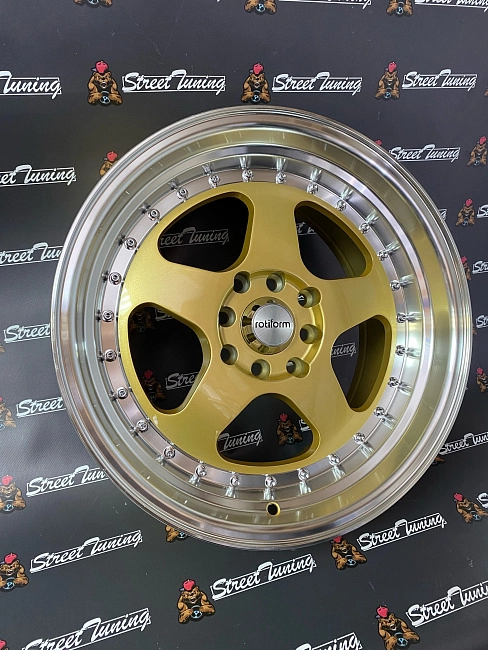 картинка Новые диски Rotiform R16 J8 ET25 4x100/114,3 золото магазин  StreetTuning 