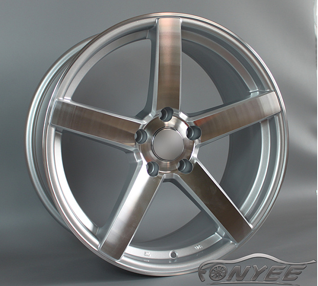 картинка Новые диски Vossen CV3 Replica R18 5X114,3 ET32 J9,5 серебро магазин  StreetTuning 