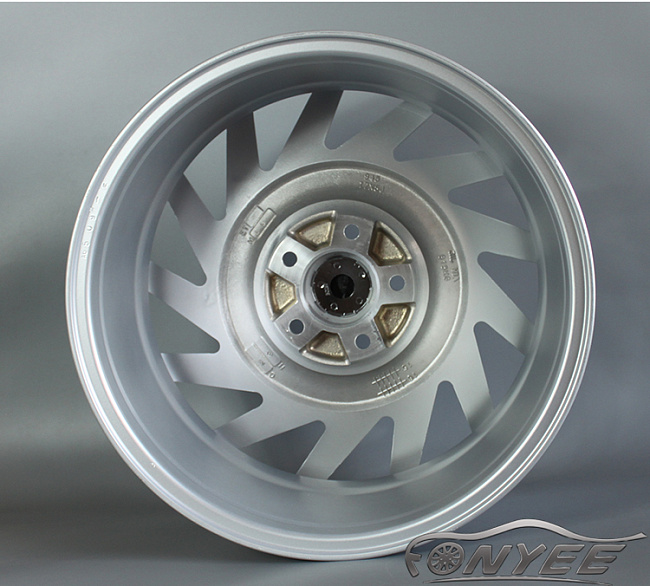 картинка Новые диски Vossen VLE1-R Replica R17 5X114,3 ET35 J8 серебро полированное магазин  StreetTuning 