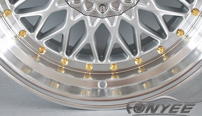 картинка Новые диски BBS RS R17 5X100/5X112 ET30 J8,5 серебро + золотистые болтики магазин  StreetTuning 