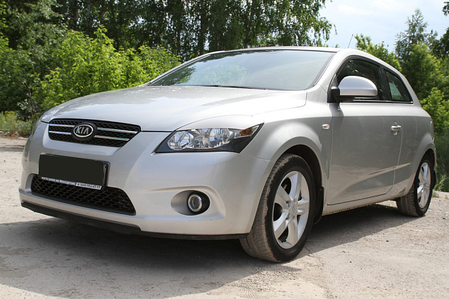 картинка Kia Ceed 2007—2010 Накладки на передние фары (реснички) компл.-2 шт. магазин  StreetTuning 