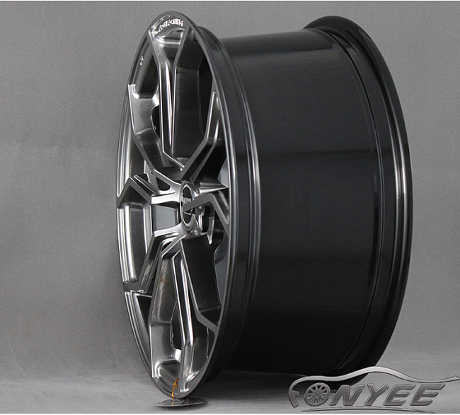 картинка Новые диски KE Flow Forming модель 5 R18 5X108 ET42 J8 черная + серебро магазин  StreetTuning 
