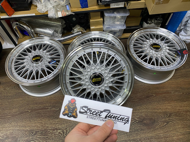 картинка Новые диски BBS RS R17 J7,5 ET35 5x120 серебро магазин  StreetTuning 