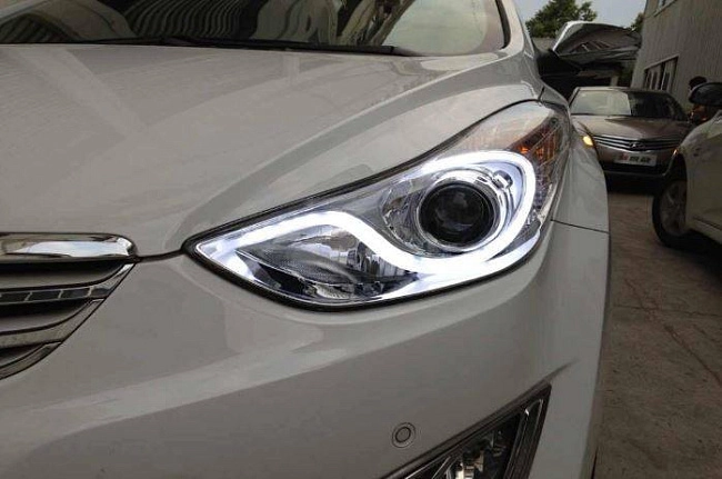 картинка Передние фары для Hyundai Elantra 2011-2013 магазин  StreetTuning 